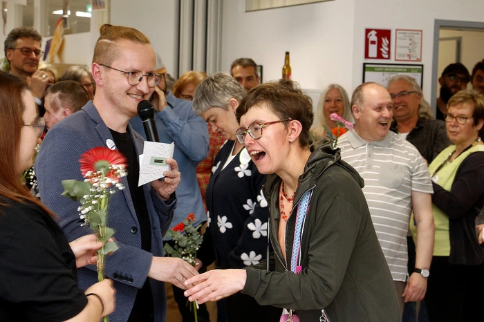 „Bereits nach drei Monaten darf das - aus neun Menschen mit Behinderungen und dem fünfköpfigen BegleiterInnen bestehende - Team des Herzstück81 auf viele Kooperationserfolge und neue Kontakte blicken“ berichtete Lebenshilfe Fürstenfeld Geschäftsführer Armin Lorenz stolz in seinen Grußworten.  