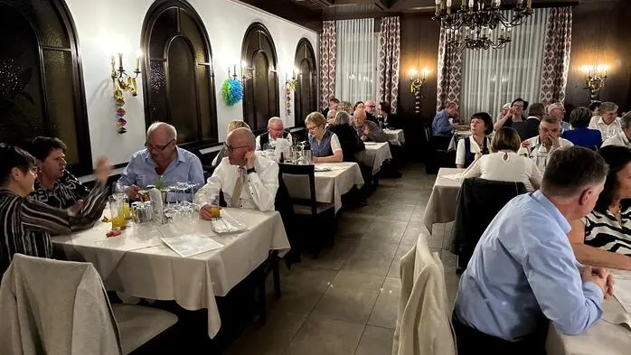 Fast zu klein war der große Saal des Gasthofes Großschädl „Zum Kirchenwirt“ für die zahlreichen BesucherInnen des traditionellen Pfarrballes der Pfarre Großwilfersdorf.