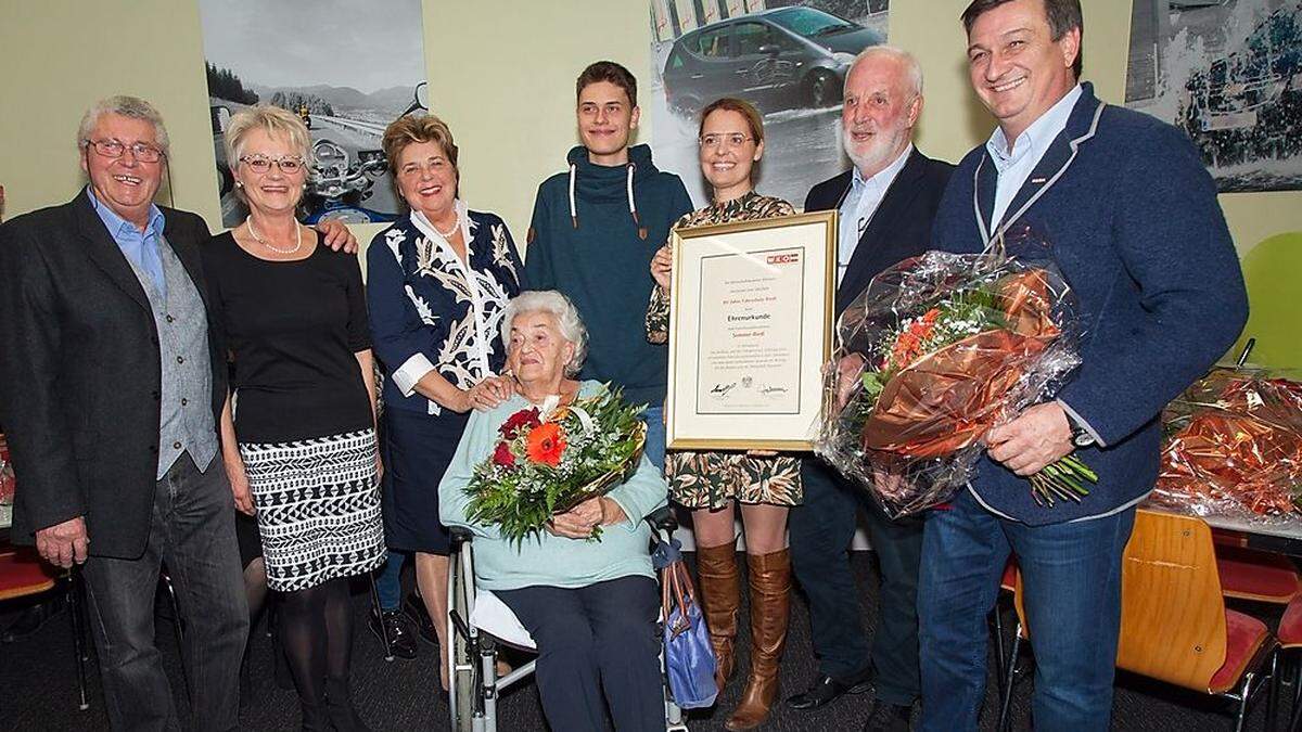 Werner Riedl, Marika Riedl, Erika Sommer, Moritz Sommer, Eva-Maria Sommer, Gerhard Sommer, Jürgen Mandl und vorne sitzend Erna Riedl