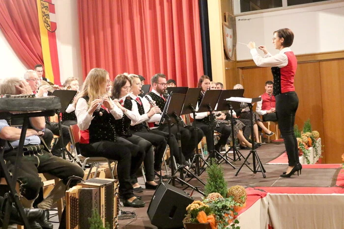 ... sowie die Marktmusik Eberstein unter Kapellmeisterin Kathrin Bischof. 