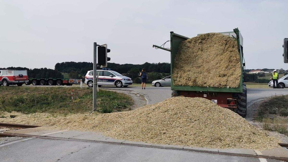 Zug rammte Traktor-Anhänger in St. Pölten 