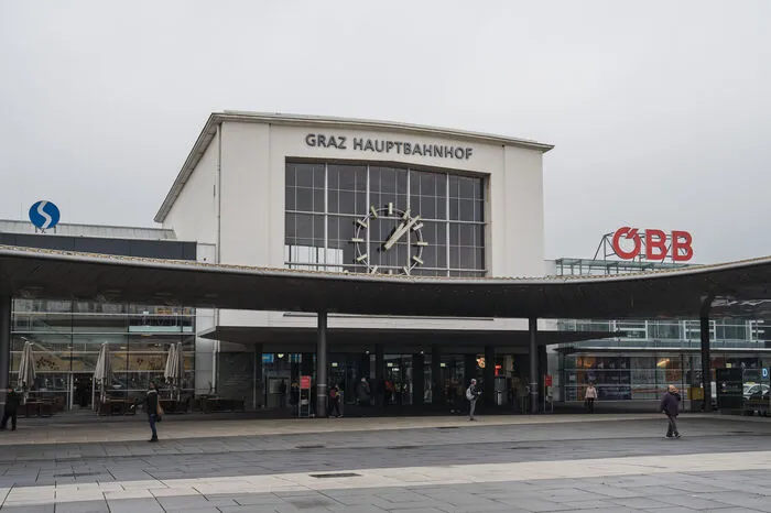 Richtig, sie ist sehr charakteristisch und am Hauptgebäude des Grazer Hauptbahnhofs zu finden. Mit "weiter" kommen Sie zur nächsten Frage.
