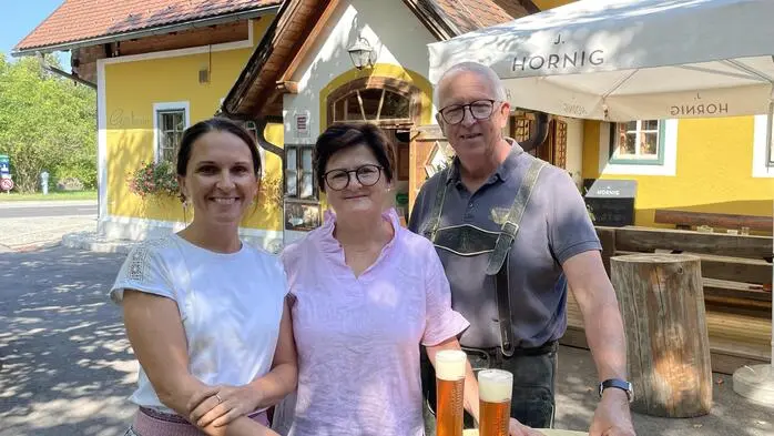 Karl und Elisabeth Rennhofer mit Tochter Andrea, die das Haubenlokal in Birkfeld in die Zukunft führt