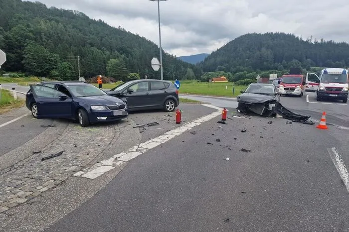 Im Einsatz waren die Rettung, die Polizei sowie die Freiwillige Feuerwehr Oberfeistritz.