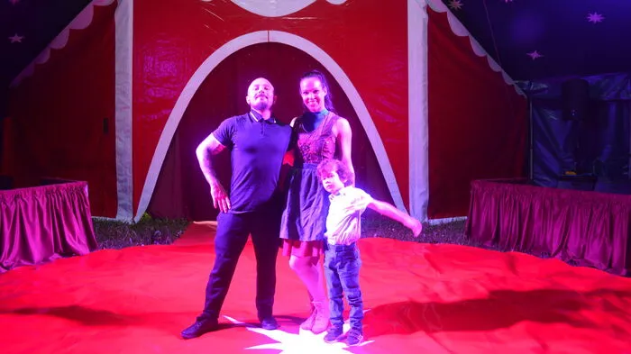 André Reinhard und Lisa Prenner gründeten heuer ihren eigenen kleinen Zirkus "Circus Volantis". Elias, der sechsjährige Sohn von Prenner, ist natürlich immer mit dabei.