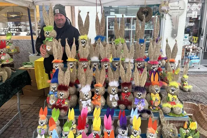 Steirische Volksmusik umrahmt die Veranstaltung am Kirchplatz, eine Verlosung von Oster-Geschenkkörben durch das Citymanagement Leoben gibt es ebenfalls.