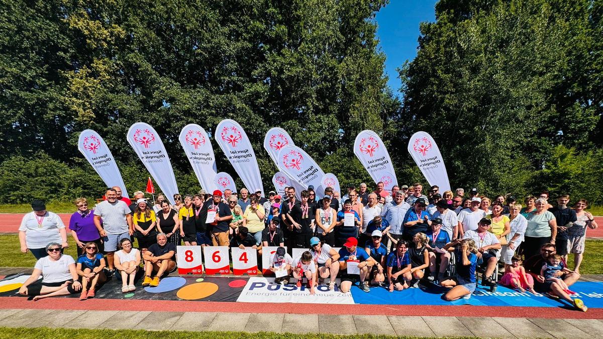 Zahlreiche Special Olympics Sportlerinnen und Sportler nahmen am Leichtathletikwettbewerb teil