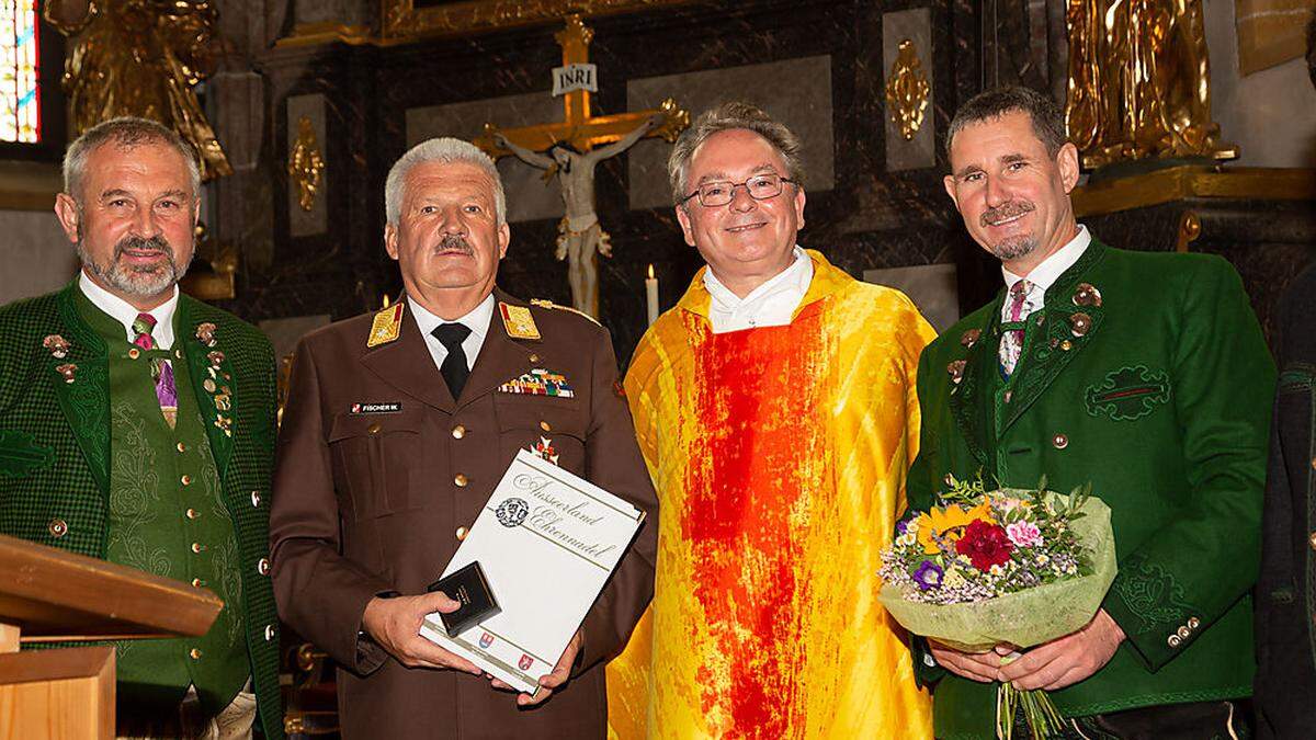 Werner Fischer und Pfarrer Michael Unger mit den Bürgermeistern Franz Frosch (li.) und Gerald Loitzl