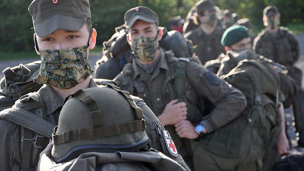 Milizsoldaten beim Einrücken: Sie zählen zu den Gewinnern im neuen System