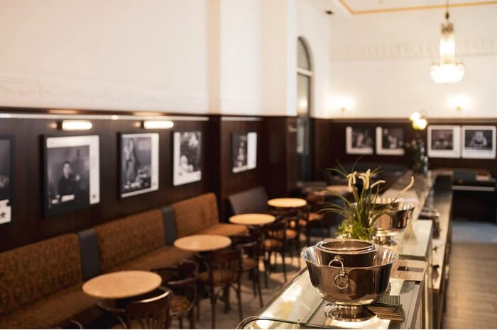 Vor allem die Bar im Hauptraum wurde erneuert.