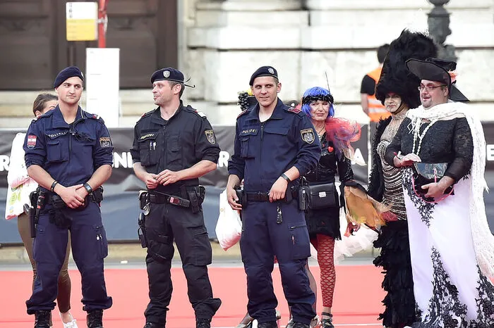 Aufgrund der Terroranschläge in Europa werden auch bei Großveranstaltungen in Österreich umfangreiche Sicherheitskontrollen durchgeführt. So auch erstmals am Life Ball.