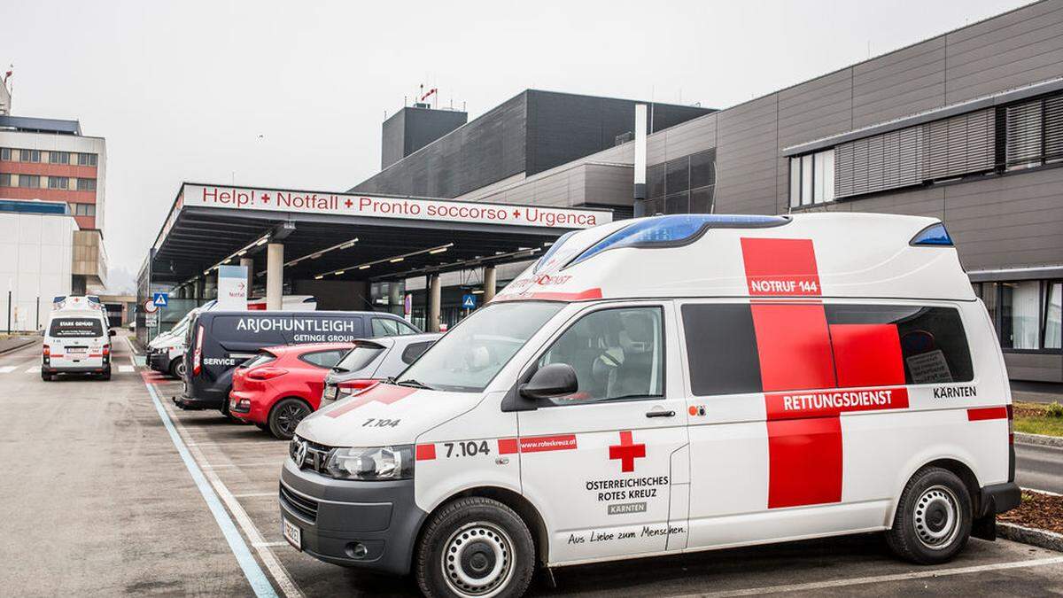 Die Verletzte wurde von der Rettung ins Klinikum Klagenfurt gebracht