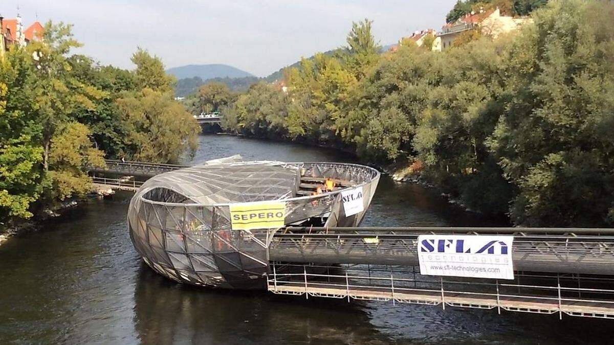 Murinsel: Es wird gebohrt und gehämmert