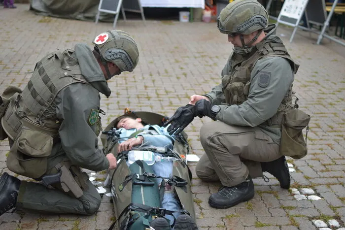Das Bundesheer zeigte eine Personenevakuierung mit Versorgung vor