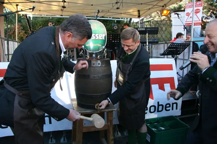 ... traditionellen Bieranstich.