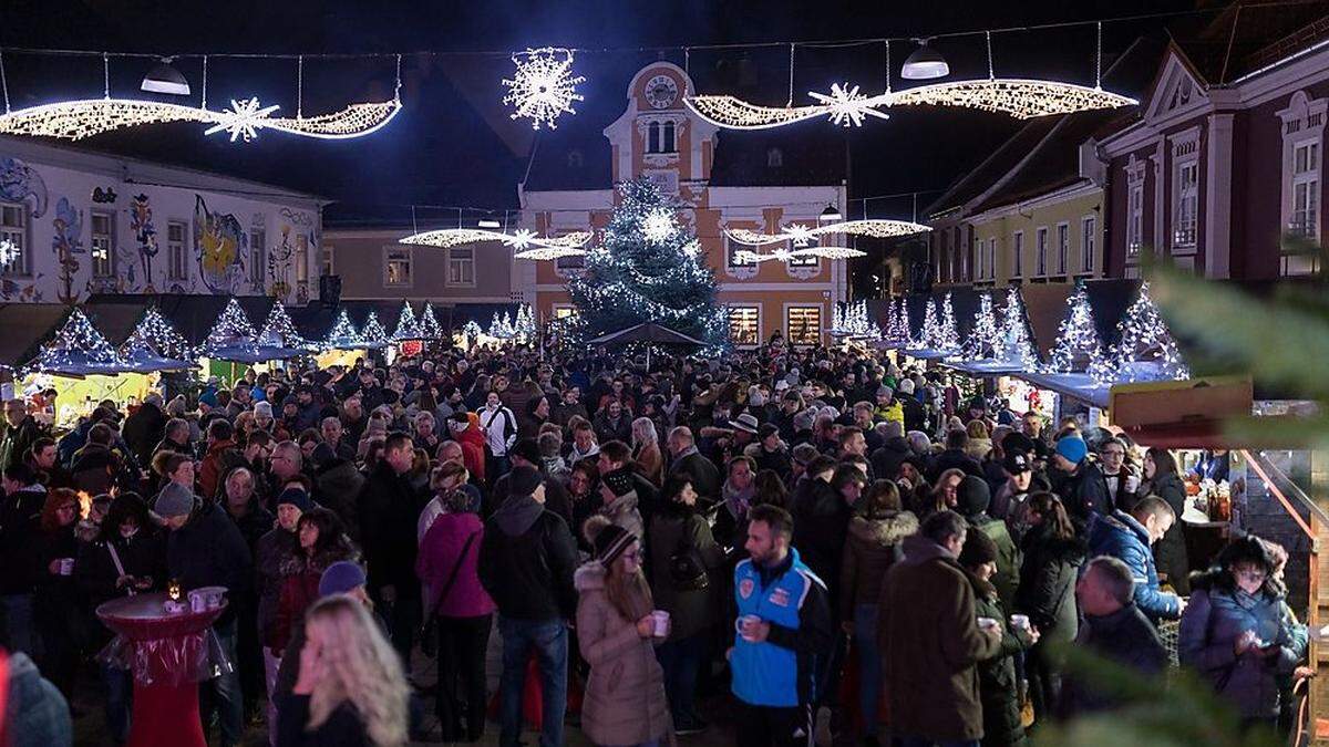 Schon der Kapfenberger Adventmarkt zog viel Publikum an