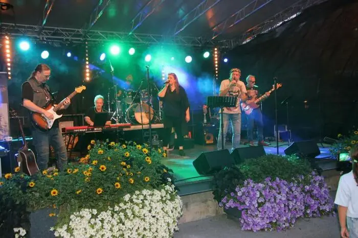 Die Bands „Schick“ und „RockConFusion“ waren auch dabei.