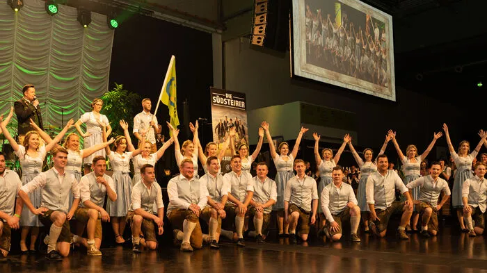 Der Auftanz bei der Galabühne im Obergeschoß beim Bauernbundball.