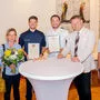 Von links: Denis Jamnik, Claudia Sekoll, Florian Schmied, Lukas Schmied, Bürgermeister Christian Scheider und Gemeinderat Dieter Schmied, der Vater von Florian und Lukas