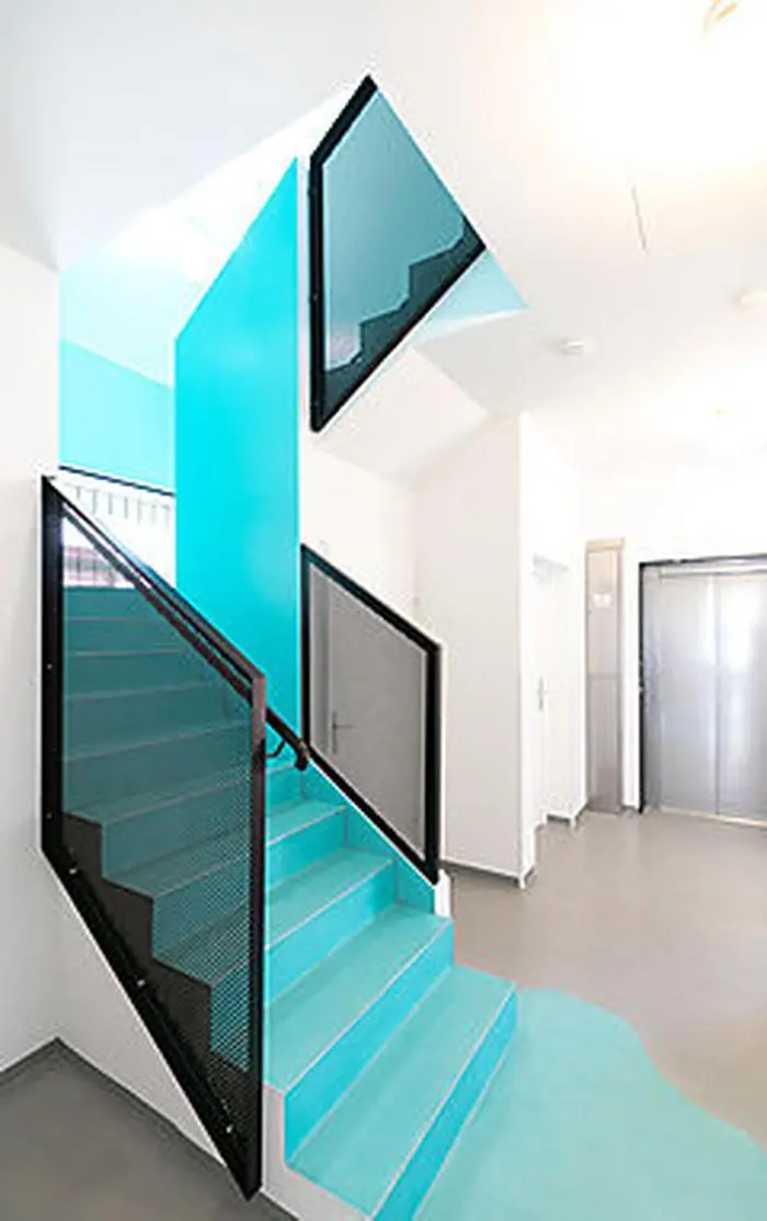 Neue Ideen: Die blaue Treppe soll den Aufstieg ins Himmelreich simulieren.