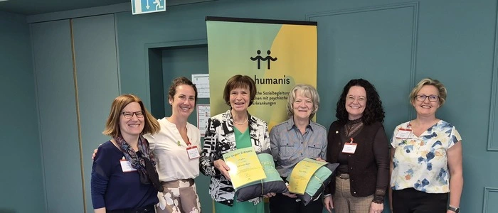 Ulrike Gartler, Carina Batek-Stipacek (beide Koordination Sozialbegleitung), Elfriede Kain und Maria Hofer (beide ehrenamtliche Sozialbegleiterinnen), Veronika Lutzmann (Geschäftsführerin) und Hermine Martiner (Front Office)