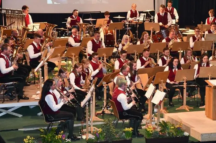 Neben Kapellmeister Heinz Feuchter dirigierten einige Teile des Konzertes seine Stellvertreter Dominic Faller und Stefan Leitner. 