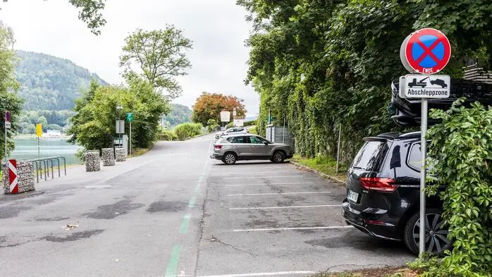 Diese Parkplätze befinden sich zwar im Bereich des Loretto-Bads, gehören aber der Stadt und fallen daher in eine andere Parkzone