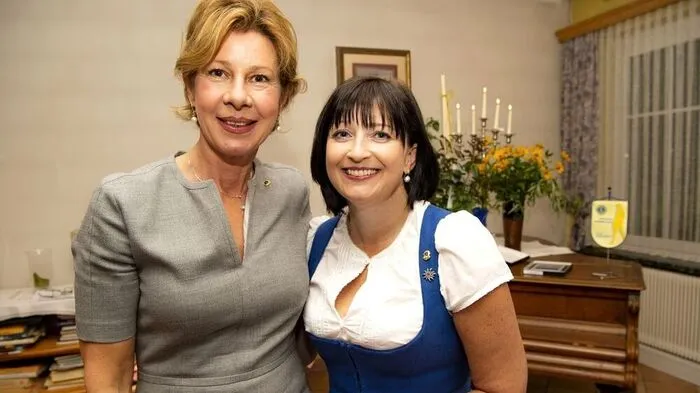 Ursula Pendl-Hofmann mit Yvonne Rottenmanner