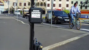 Kästen dieser Art sowie Kameras wurden am Montag in Bruck montiert