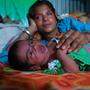 Manju Bauri neben ihrem neugeborenen Sohn &quot;Lockdown&quot; in Agartala