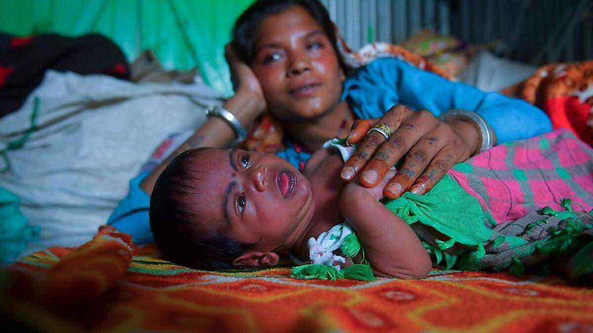 Manju Bauri neben ihrem neugeborenen Sohn &quot;Lockdown&quot; in Agartala