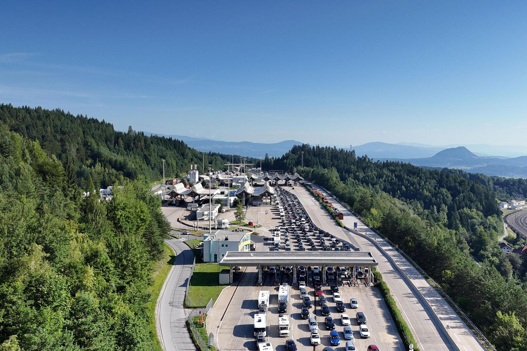 Die Blechlawine rollt: In Kärnten droht ein fünftägiges Stau-Chaos