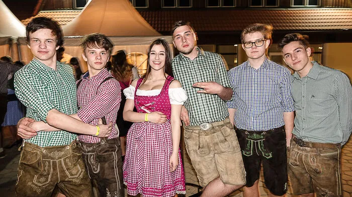 Dirndl und Lederhosen wurden beim Frühlingsball der Landjugend Knittelfeld in die Freizeitanlage Zechner ausgeführt.