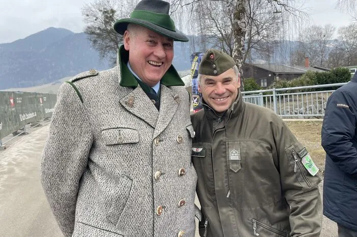 Altlandtagsabgeordneter Karl Lackner mit Offizierstellvertreter Jaritz – die Freude ist den beiden ins Gesicht geschrieben