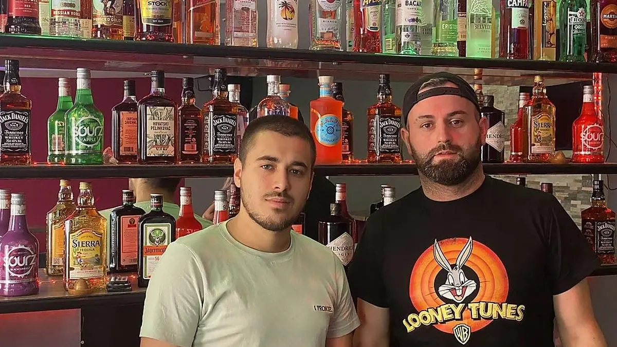 Vase Mlachev (23, l.) und Atse Mitev (31) starten mit dem neuen Lokal ´M2´ in der Lederergasse durch