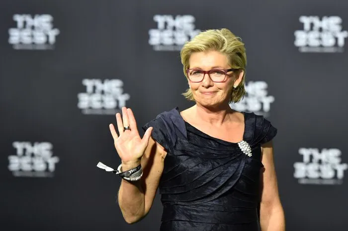 Oder Silvia Neid: Trainerin der deutschen Damen-Nationalmannschaft, die in Rio de Janeiro die Gold-Medaille gewinnen konnte. Neid hat ihre aktive Karriere mittlerweile beendet. Und doch konnte sie zum dritten Mal den Titel als Damen-Trainerin des Jahres einheimsen.