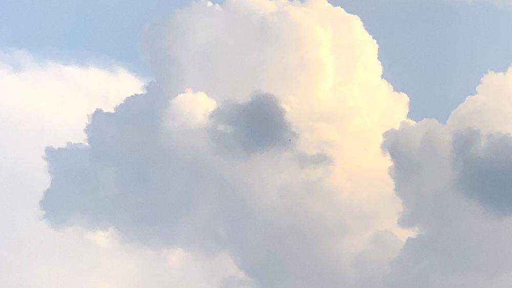 Das Gesicht eines Pudels erkannte unser Fotograf in dieser Wolkenformation