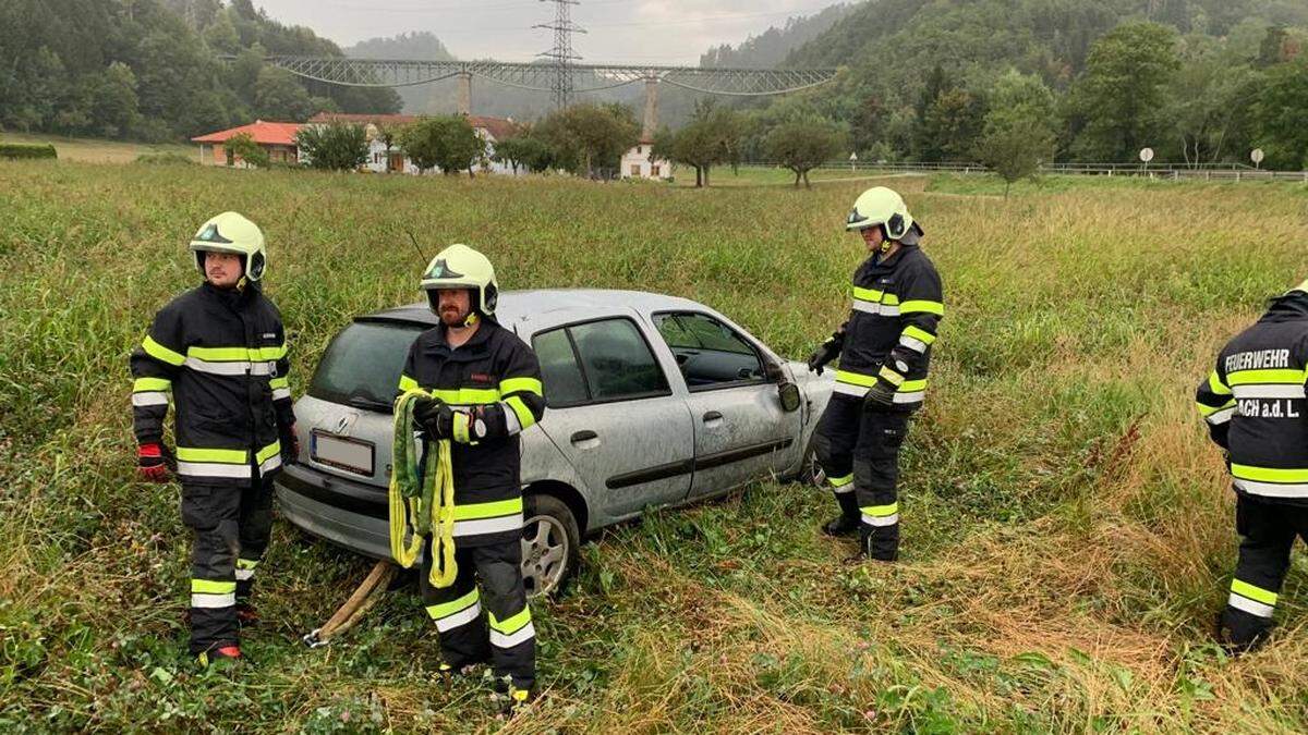 Das Fahrzeug landete nach einem Überschlag wieder auf den Rädern