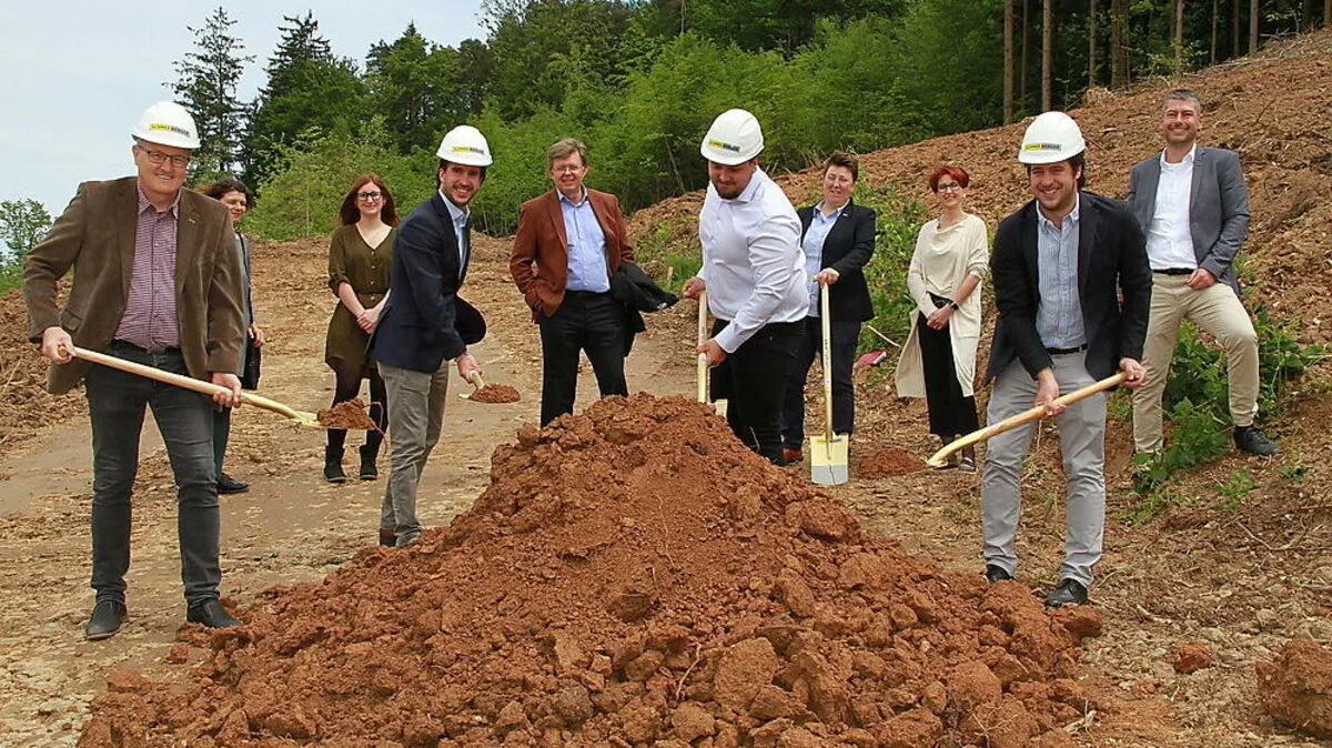 Vor Kurzem erfolgte der Spatenstich zum Senioren- und Pflegeheim