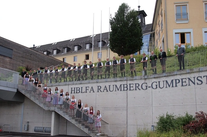 Ausgezeichneter Erfolg: Viktoria-Maria Gross, Natalie Hollweger, Bettina Schupfer, Leonhard Steiner, Erwin Wagner.Guter Erfolg: Elena Ebenschweiger, Manuel Fraiss, Cornelia Regina Gregory, Daniel Alois Klug, Daniel Georg Moser, Theresa Paar, Christian Pausch, Theresa Veronika Ritzinger.Bestanden: Christoph Paul Hasenörl, Christina Johanna Hofer, Lauren Maria Mayer, Zacharias Moosbrugger, Anna-Lisa Pirker, Elias Pleschberger, Tobias Gerhard Portugaller, Stefan Rupert Rohrmoser, Michael Wolfgang Schmerlaib, Stephan Techt, Magdalena Urich, Stefan Herbert Zefferer.