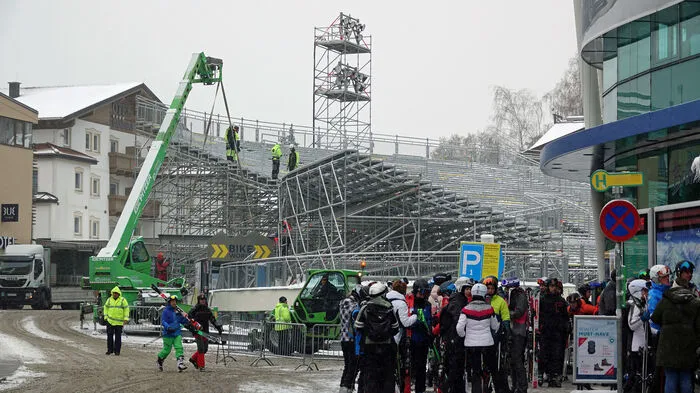 Während die Arbeiten im Planai-Stadion in die Zielgerade biegen, geht der Skibetrieb uneingeschränkt weiter