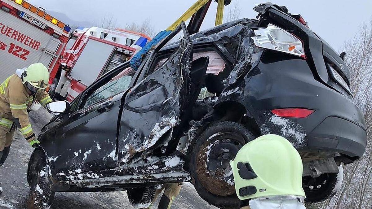 In Saalfelden kollidierte einen Pkw mit einem Bus