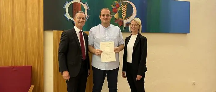Bei der Angelobung vor drei Jahren war die Welt noch in Ordnung: Bürgermeister Wolfgang Dolesch mit Noch-Vizebürgermeister Klaus Taucher-Thaler (Mitte) und Bezirkshauptfrau Kerstin Raith-Schweighofer