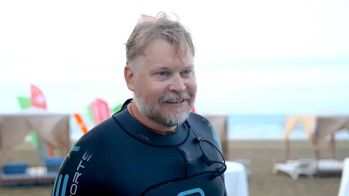 Karl Bushby durchschwamm vor zwei Jahren das Kaspische Meer