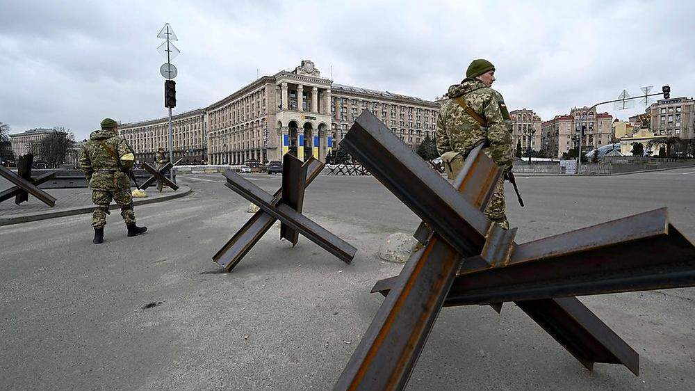 Die Straßen ins Zentrum von Kiew werden blockiert