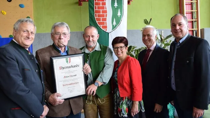 „Gemeinsames Arbeiten ist das Wesentlichste in der Gemeinde“. Das stellte der Tillmitscher ÖVP-Bürgermeister Erich Macher auf seinem Empfang in der Volksschule fest. Und: „Der Abend gehört Ihnen."