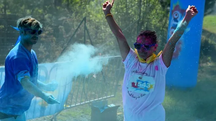 In Pessac fand am Samstag der Burdi Farbenlauf statt. 5000 nahmen an dem fünf Kilometer langen Lauf teil.