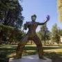 Bruce Lee Statue in Mostar | Ein Bild aus besseren Tagen: Da war er noch ganz, der Bruce