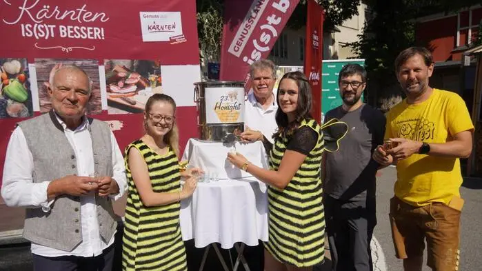 Von links nach rechts: Karl Tillian, Natalie Hohenwarter, Reinhard Hetzenauer, Sarah Unterüberbacher, Patrik Grausberg, Arno Kronhofer
