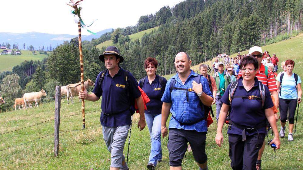 Reinhold Waldhaus (links) lädt zur ersten 24-Stunden-Wanderung in der Lipizzanerheimat